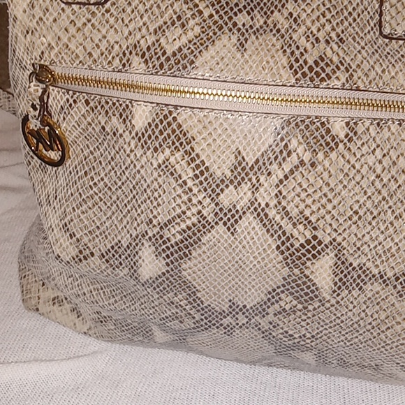 Handbag - Picture 11 of 11